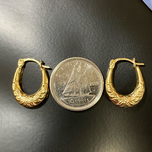 18K Gold Earrings. - Picture 4 of 7